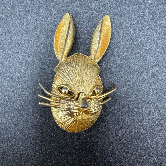 Vintage BSK Gold-Toned Rabbit Easter Bunny Pin Brooch - Picture 3 of 7